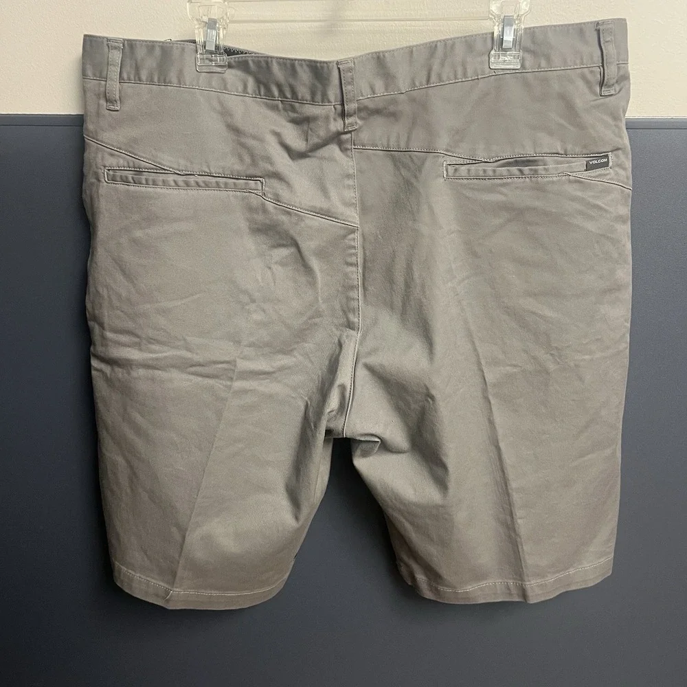 Volcom Shorts Mens Sz 40 Gray Skateboarding Casual Outdoor‎ Chino